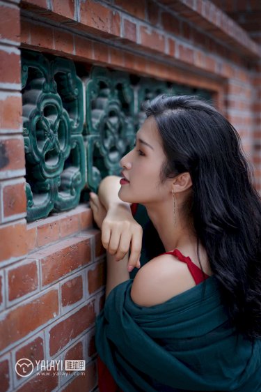 千年古墓走出活女尸